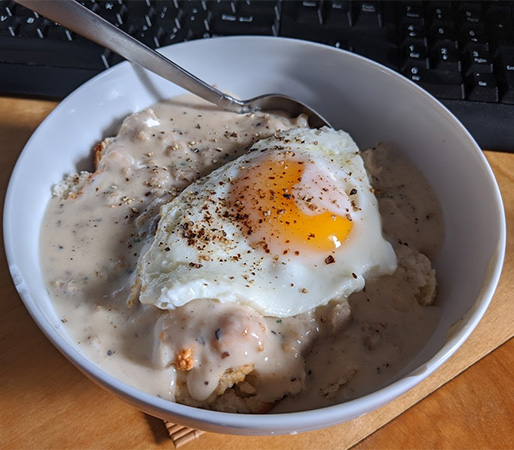 514×450 – CamBomb Cooks – Biscuits and Gravy